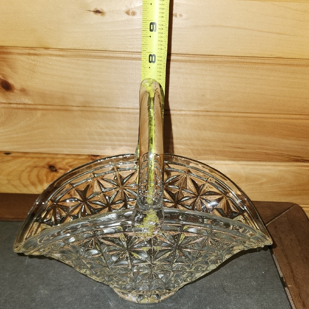 Clear Glass Bridal Basket - Picture 6 of 7